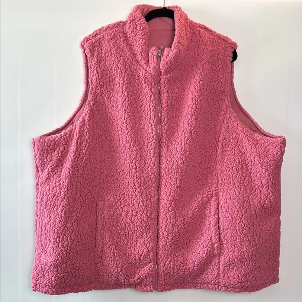 Reversible Sherpa, Quilted Pink Vest with Pockets - New with Tags - Picture 8 of 12